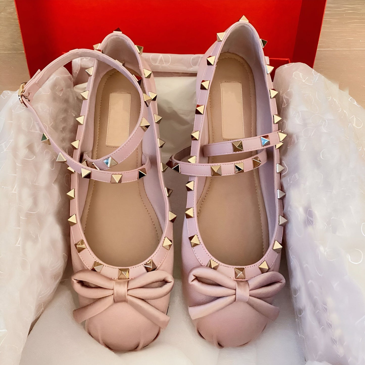 Nova Ballerines en Simili Cuir Satiné, Nœud et Clous