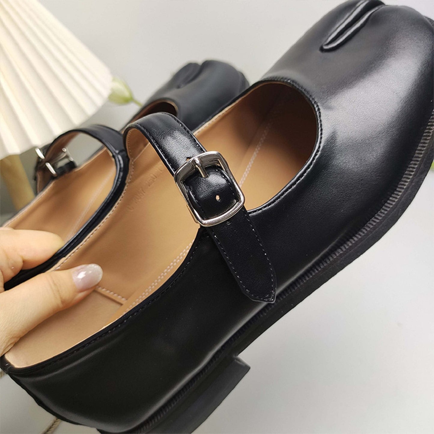 LuxeBrand - Ballerines Mary Jane Tabi Cuir Végan Raffiné
