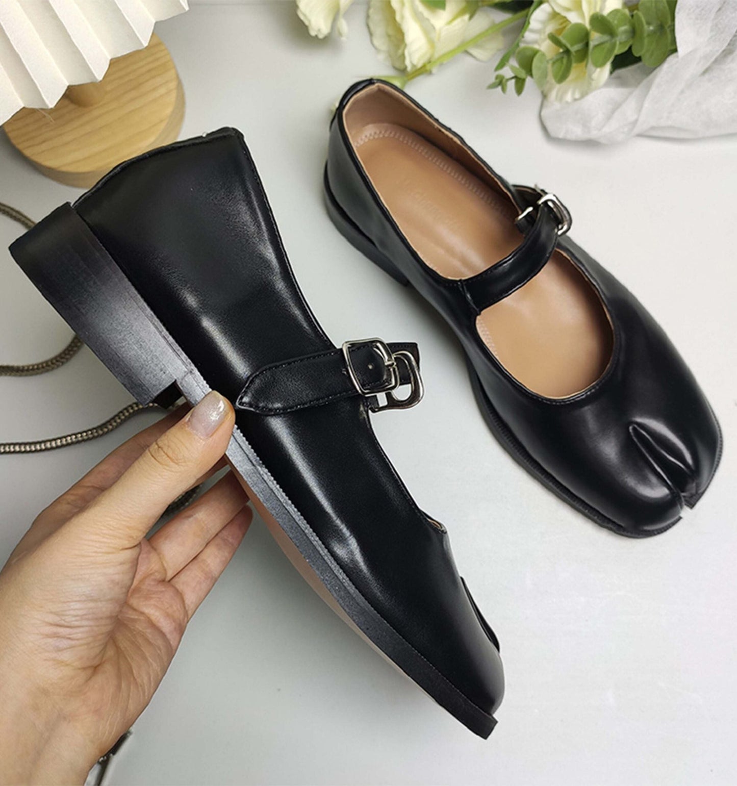 LuxeBrand - Ballerines Mary Jane Tabi Cuir Végan Raffiné