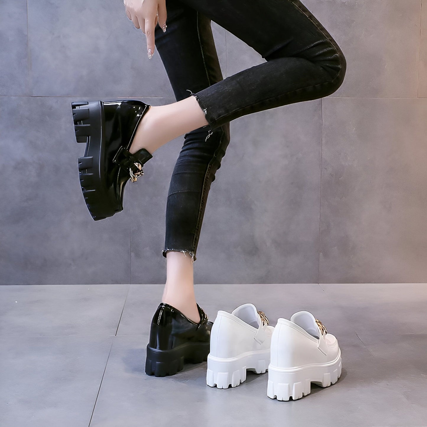 Mocassins plateforme femme simili cuir - chaîne dorée