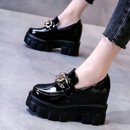 Mocassins plateforme femme simili cuir - chaîne dorée
