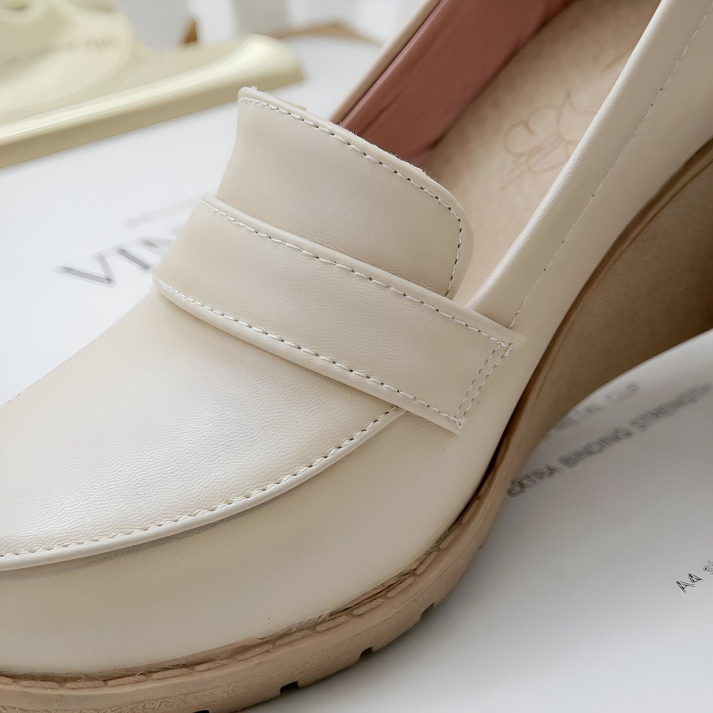 Luxe Mocassins Femme — Talons Compensés Élégants