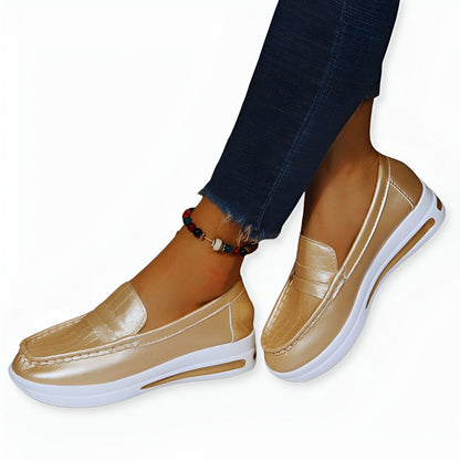 Mocassins Compensés: Effet Basket, Détails Lumineux