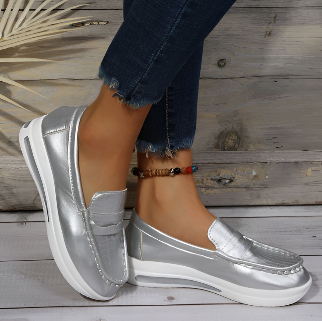 Mocassins Compensés: Effet Basket, Détails Lumineux