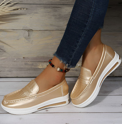 Mocassins Compensés: Effet Basket, Détails Lumineux