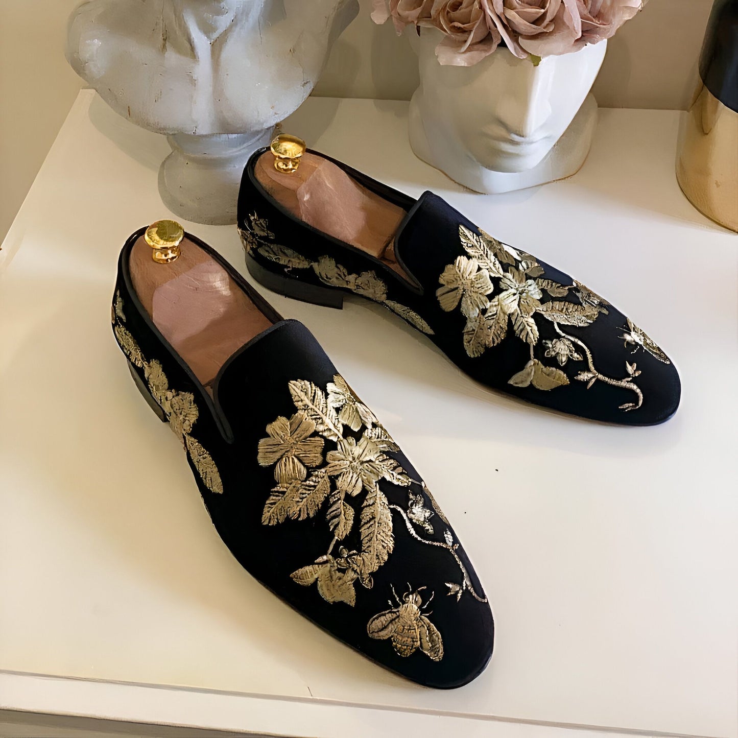 Prestige Mocassins Velours Noir Brodé Floral Doré Homme