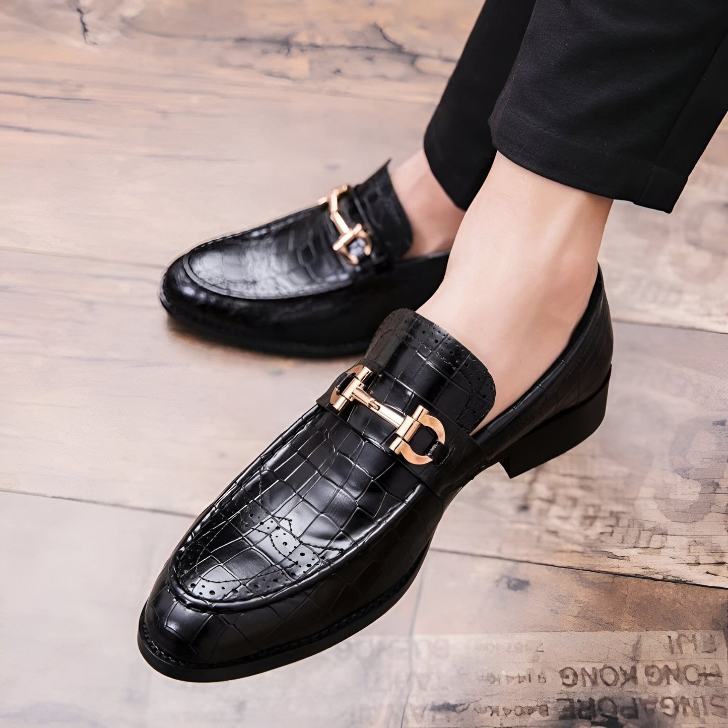Nova Mocassins cuir végan boucle dorée style crocodile