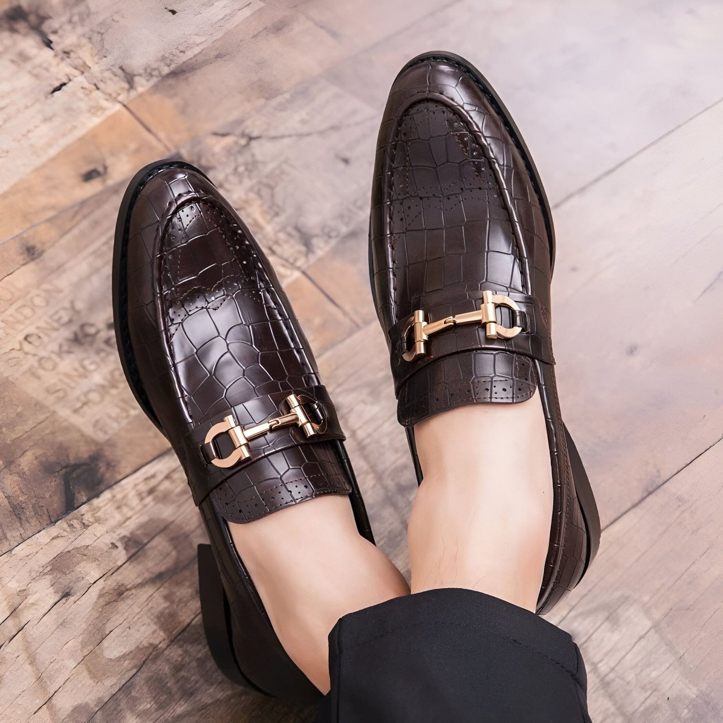 Nova Mocassins cuir végan boucle dorée style crocodile