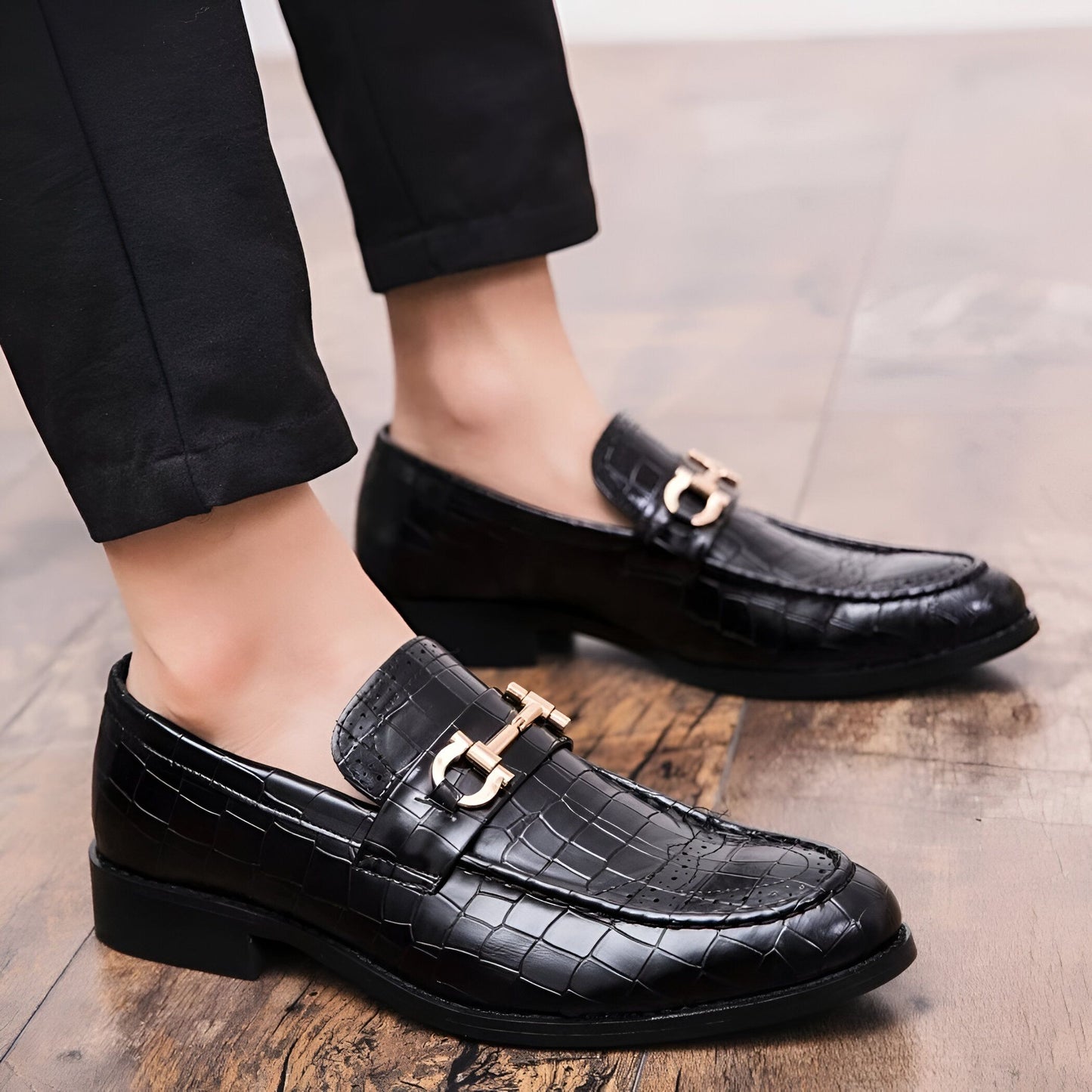 Nova Mocassins cuir végan boucle dorée style crocodile
