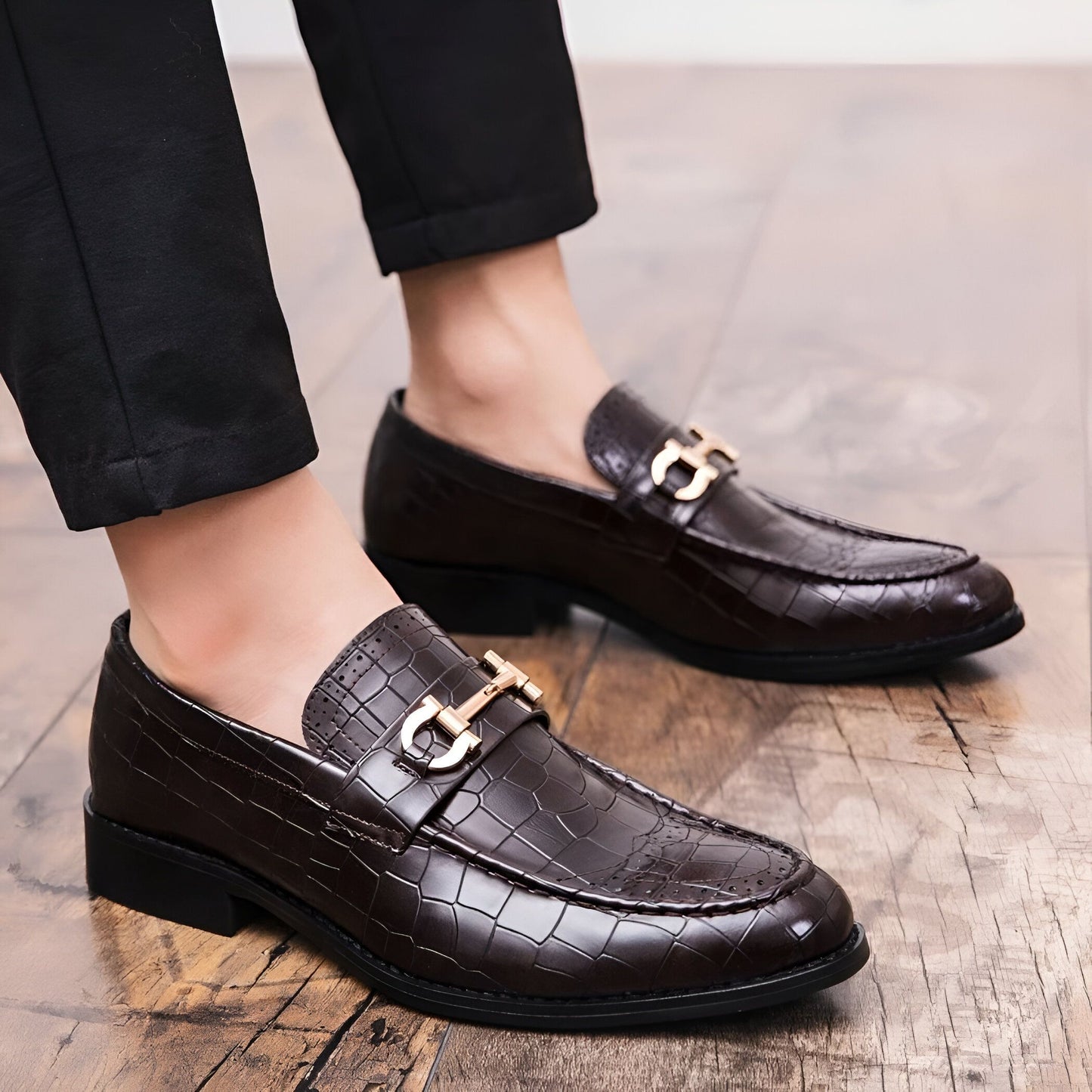 Nova Mocassins cuir végan boucle dorée style crocodile