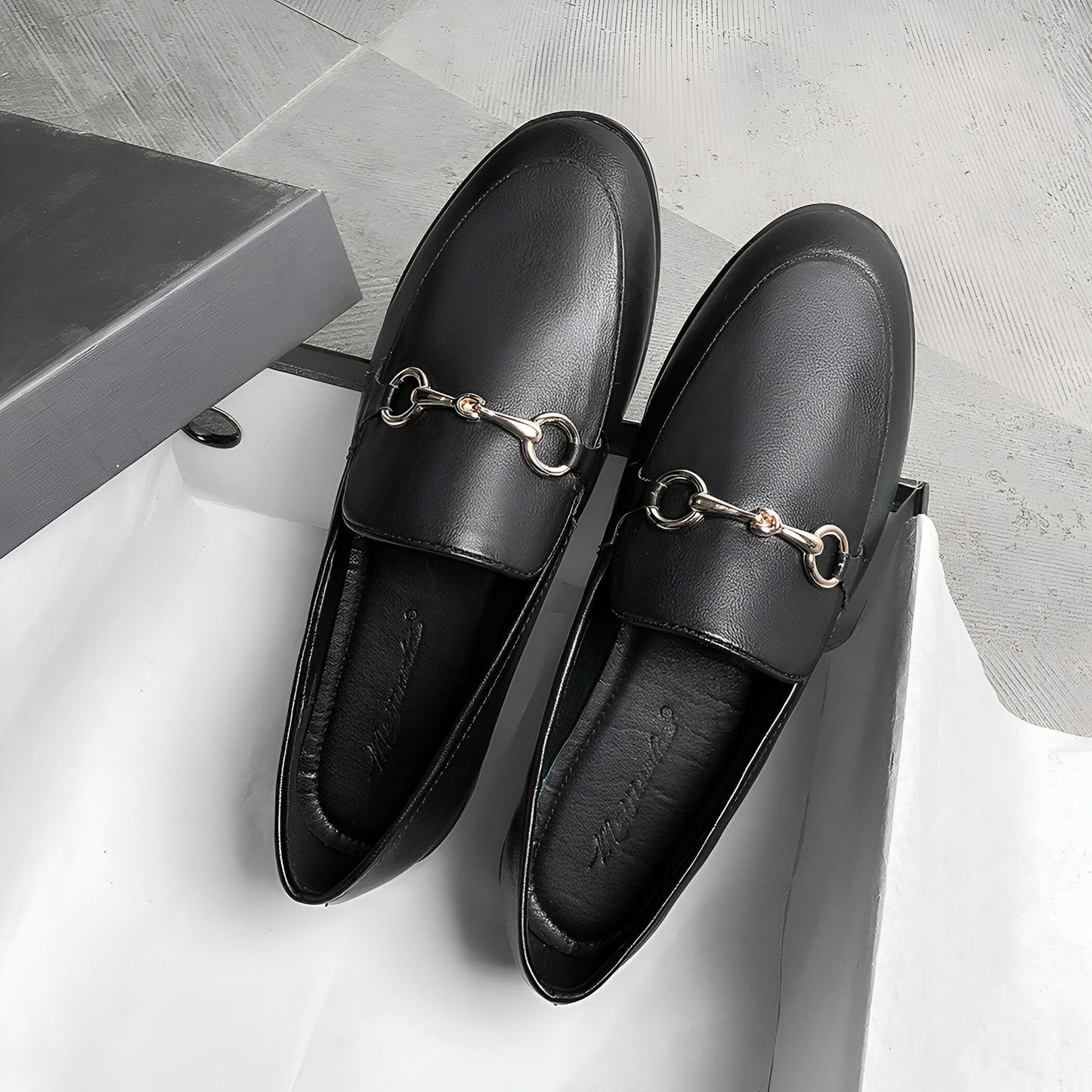 Mocassins Femme Cuir Végan - Détails Dorés Raffinés