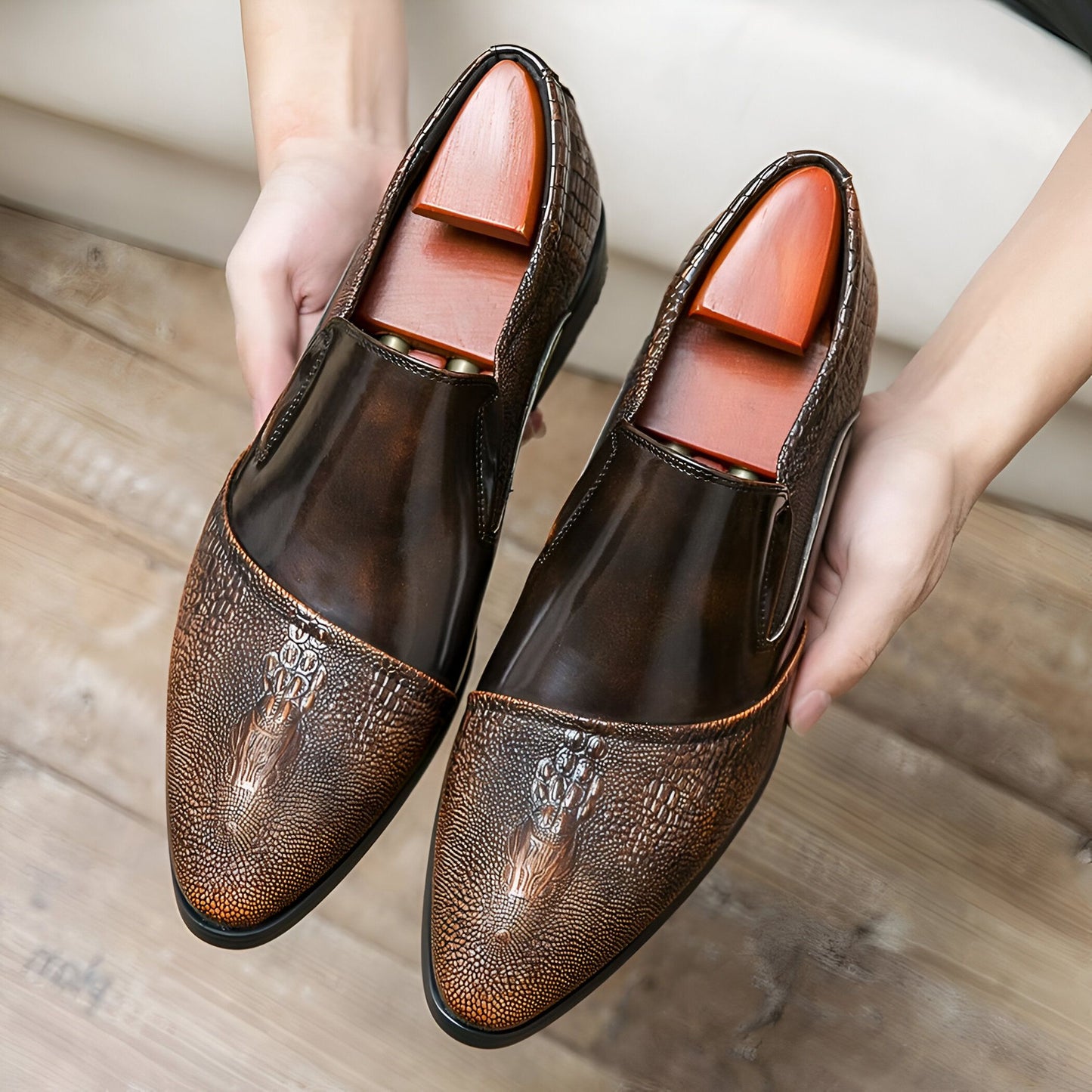 LuxeBrand Mocassins cuir verni motif croco noir homme