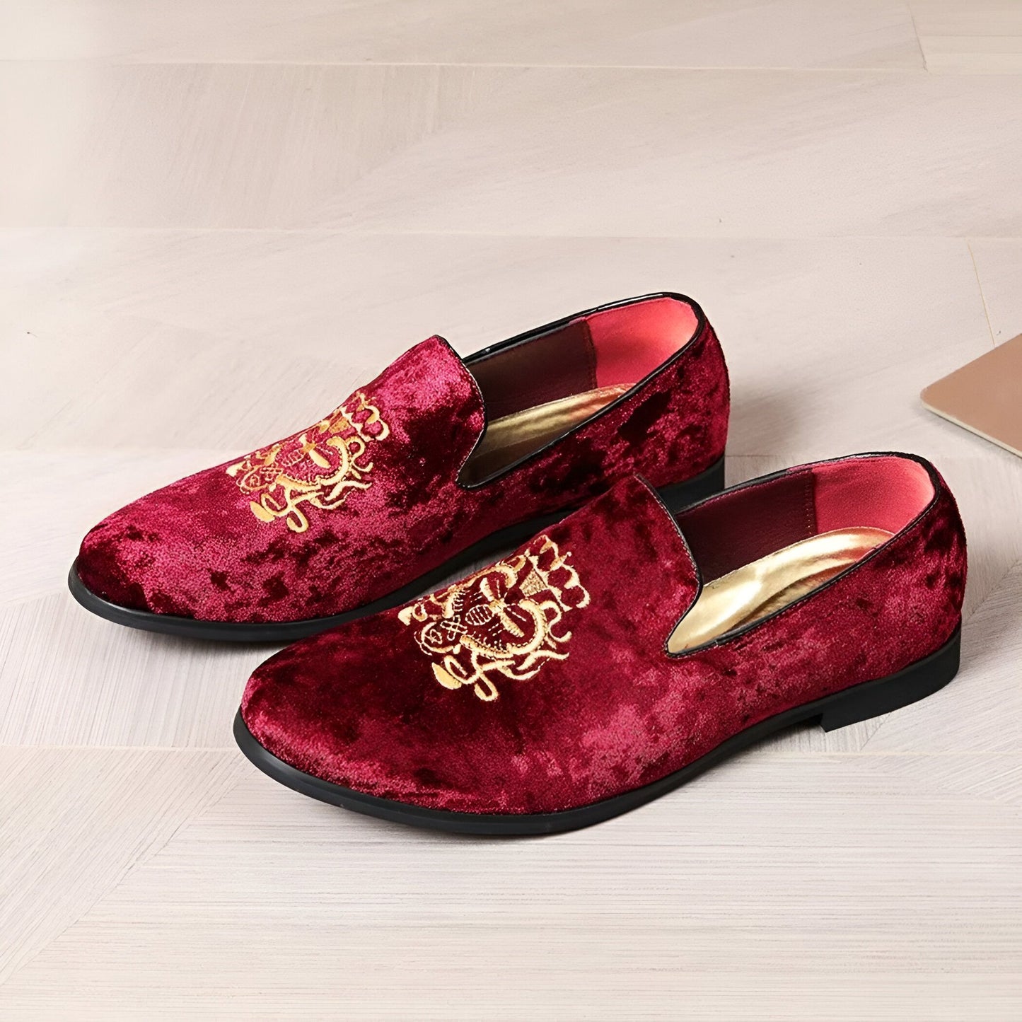 Mocassins homme velours brodé or - Élégance Signature