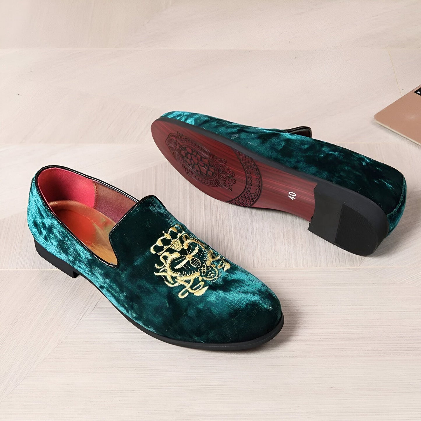 Mocassins homme velours brodé or - Élégance Signature
