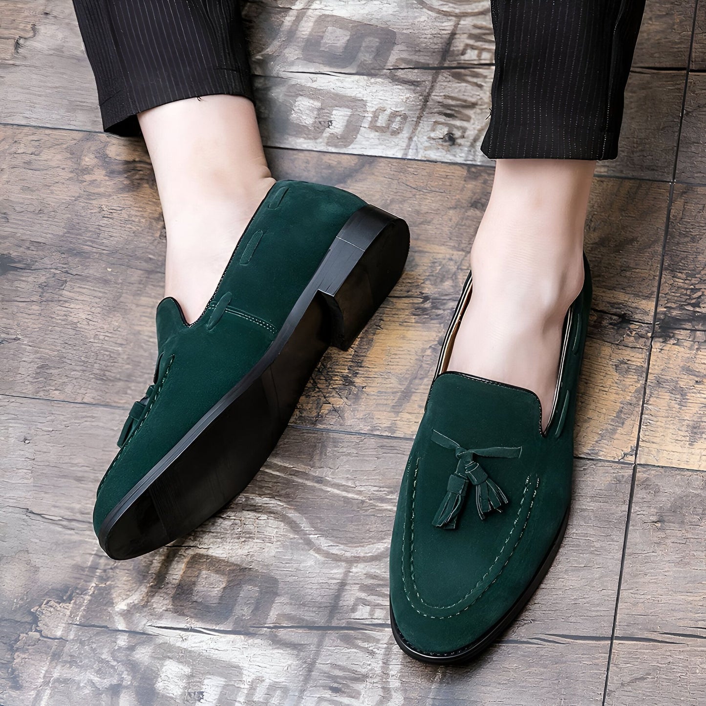 Mocassins Homme Suédine Verte à Glands – Élégants