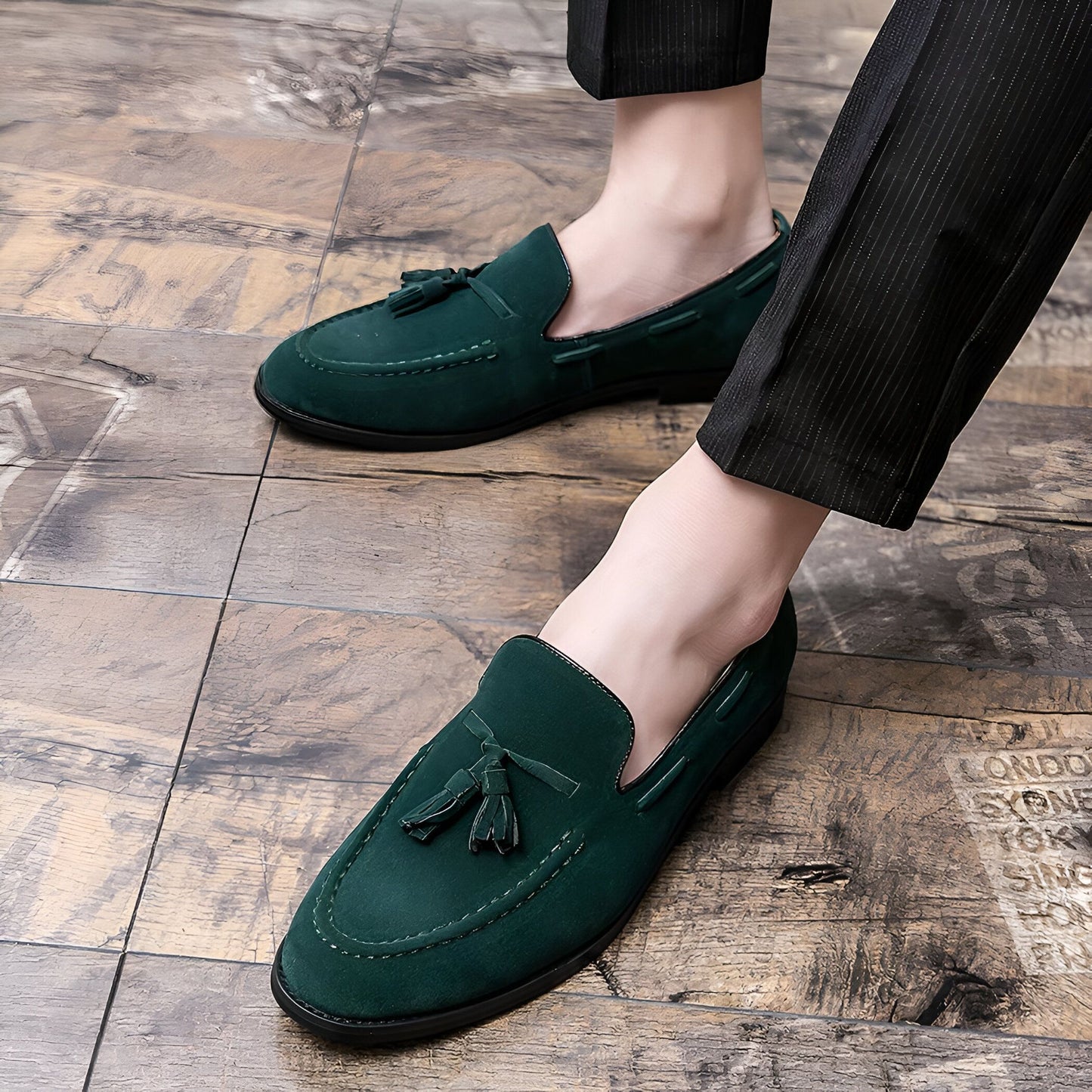 Mocassins Homme Suédine Verte à Glands – Élégants