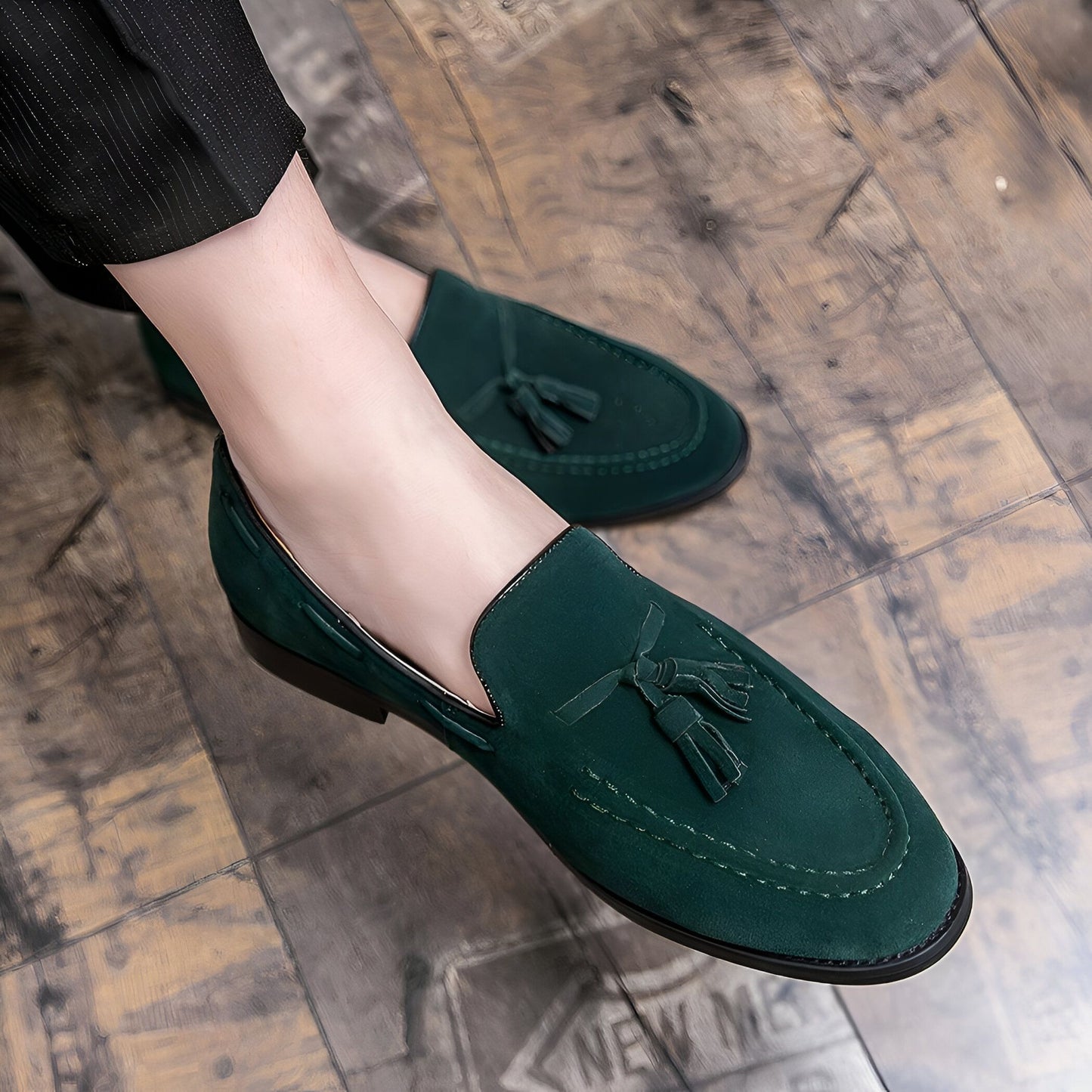 Mocassins Homme Suédine Verte à Glands – Élégants