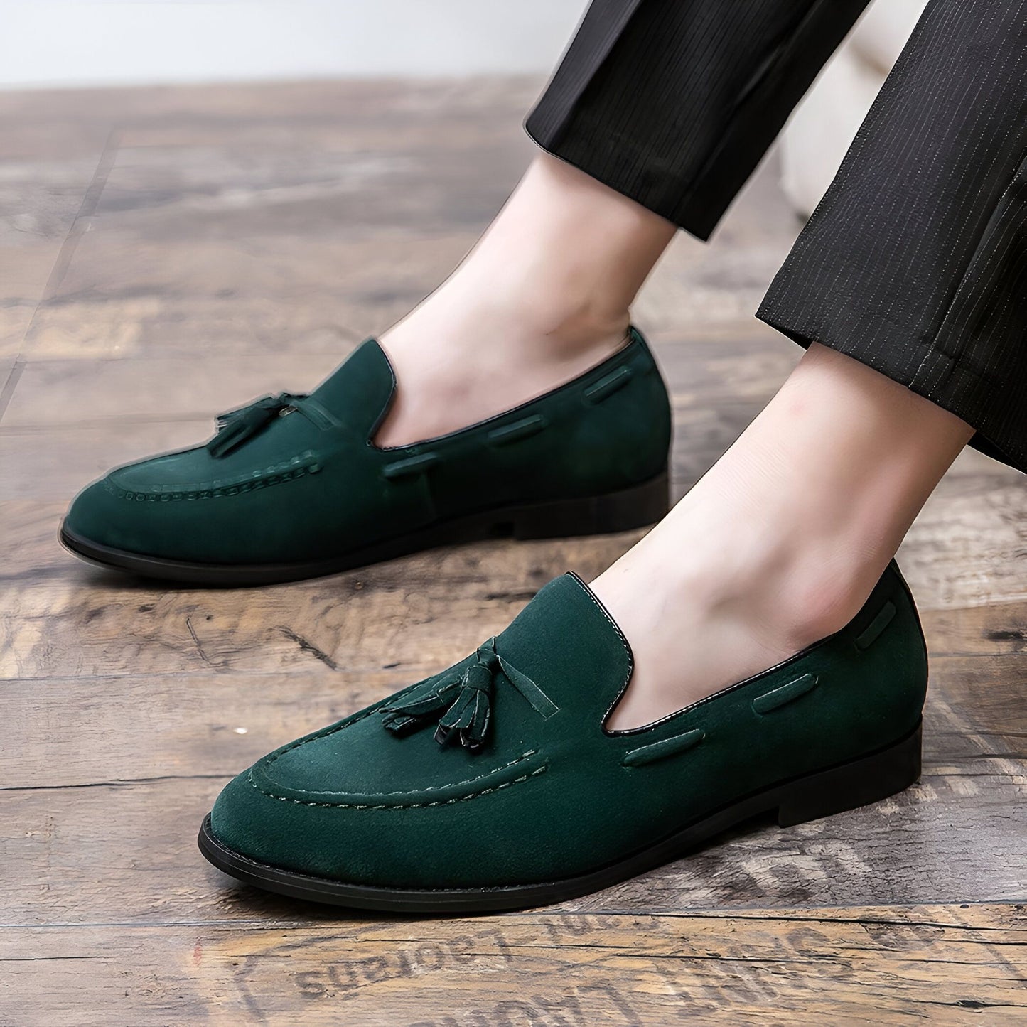 Mocassins Homme Suédine Verte à Glands – Élégants