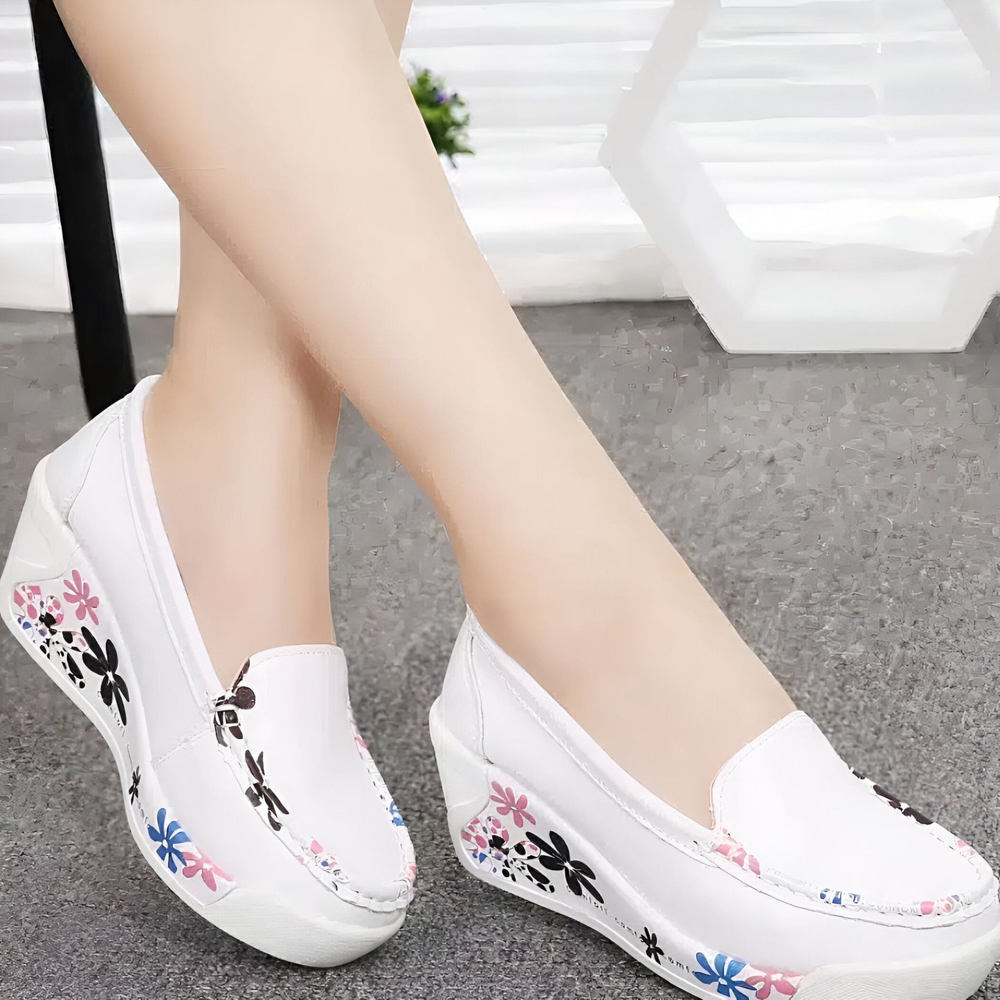 Mocassins Femme Compensés – Motifs Floraux Raffinés