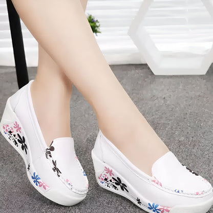 Mocassins Femme Compensés – Motifs Floraux Raffinés