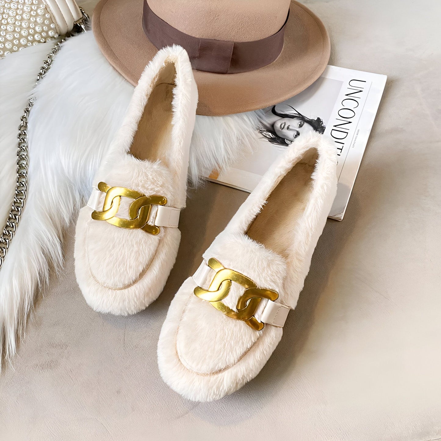 Luxe Mocassins Femme: Aspect Laine, Chaîne Dorée
