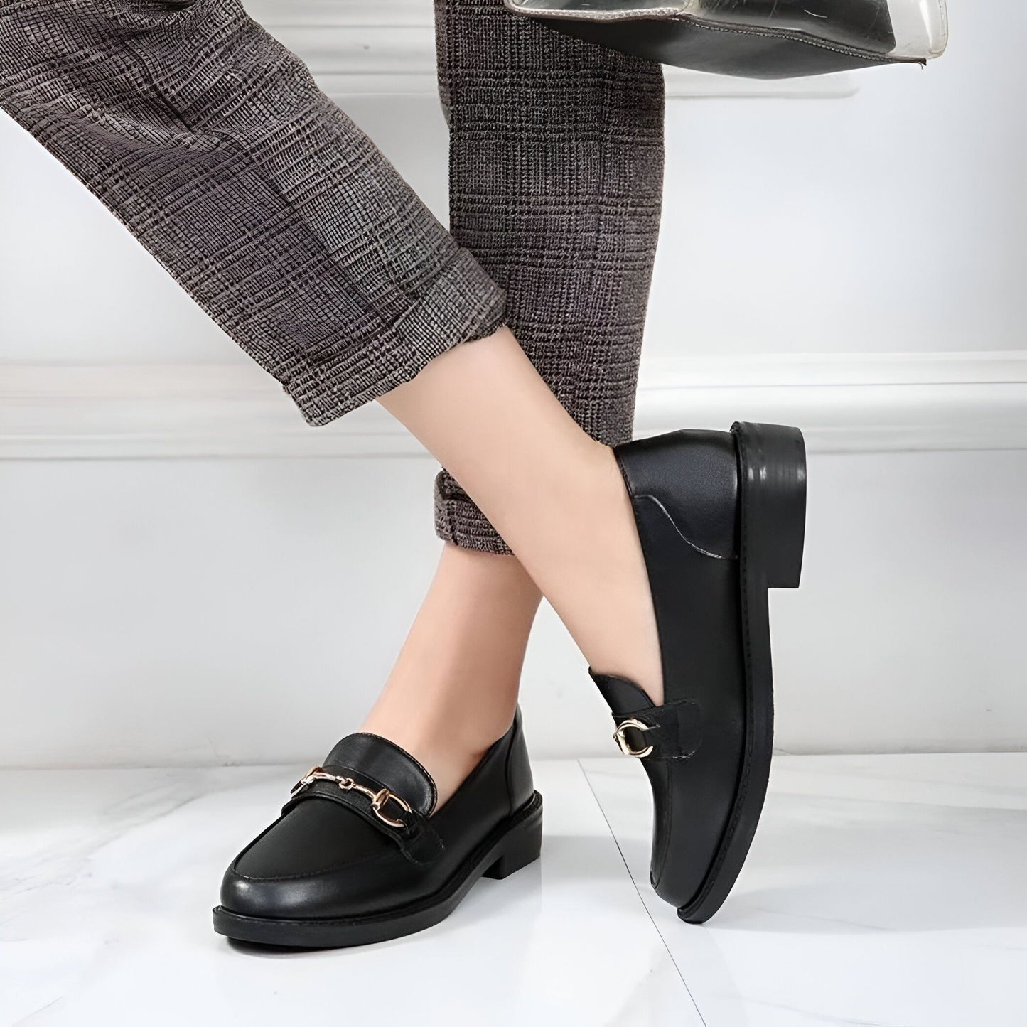 Viva Mocassins Cuir Noir Femme Boucle Métal Talon Carré