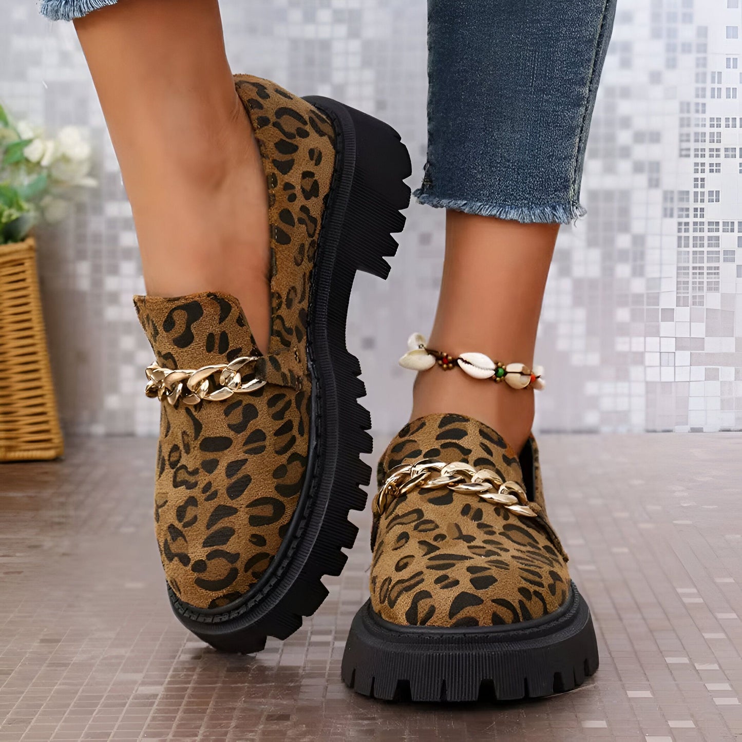 Mocassins Femme Léopard: Style et Confort Signature