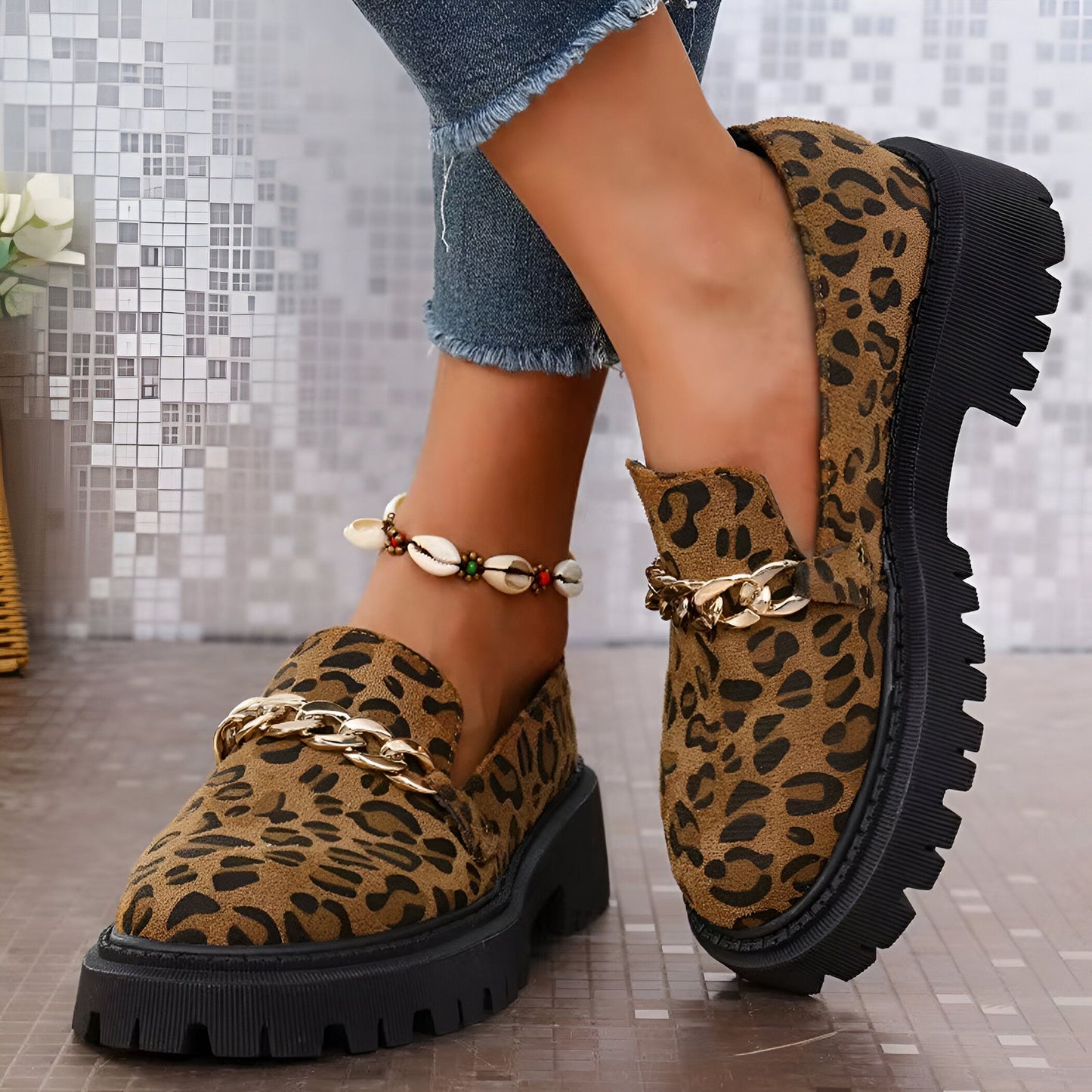Mocassins Femme Léopard: Style et Confort Signature