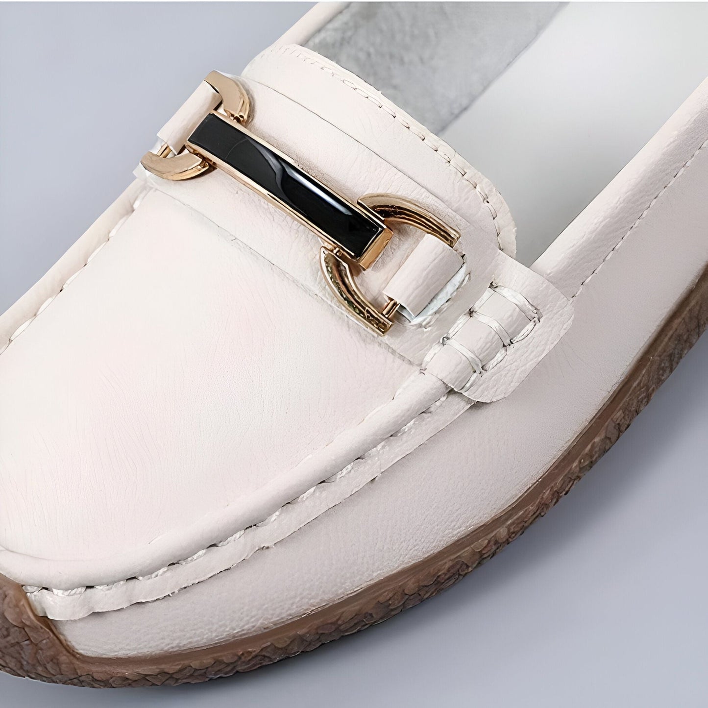 NeoChic Mocassins Cuir Véritable Détails Dorés Femme