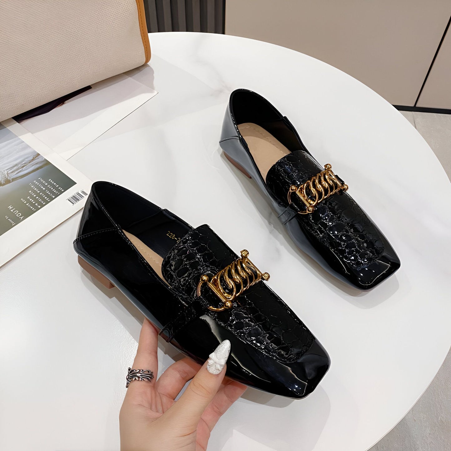 Luxelle Mocassins Femme Cuir Verni Chaîne Dorée