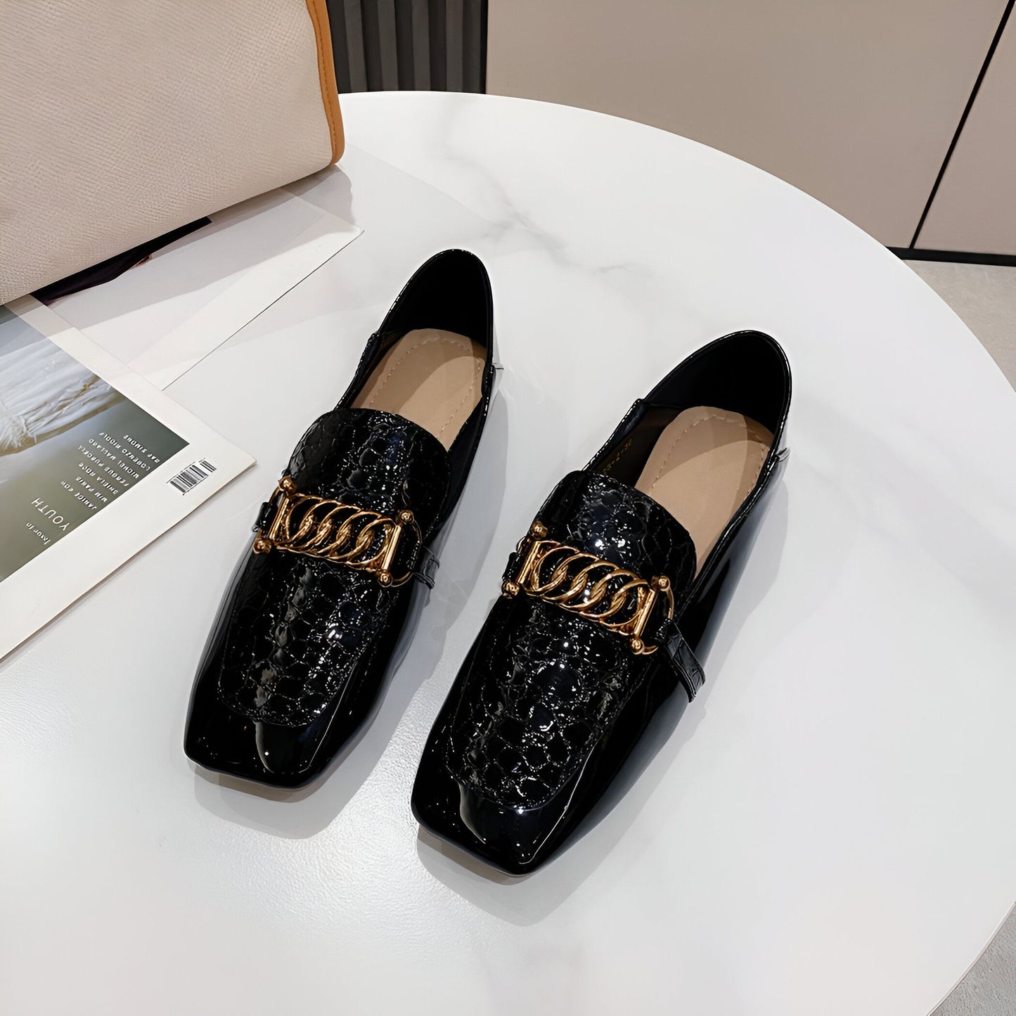 Luxelle Mocassins Femme Cuir Verni Chaîne Dorée
