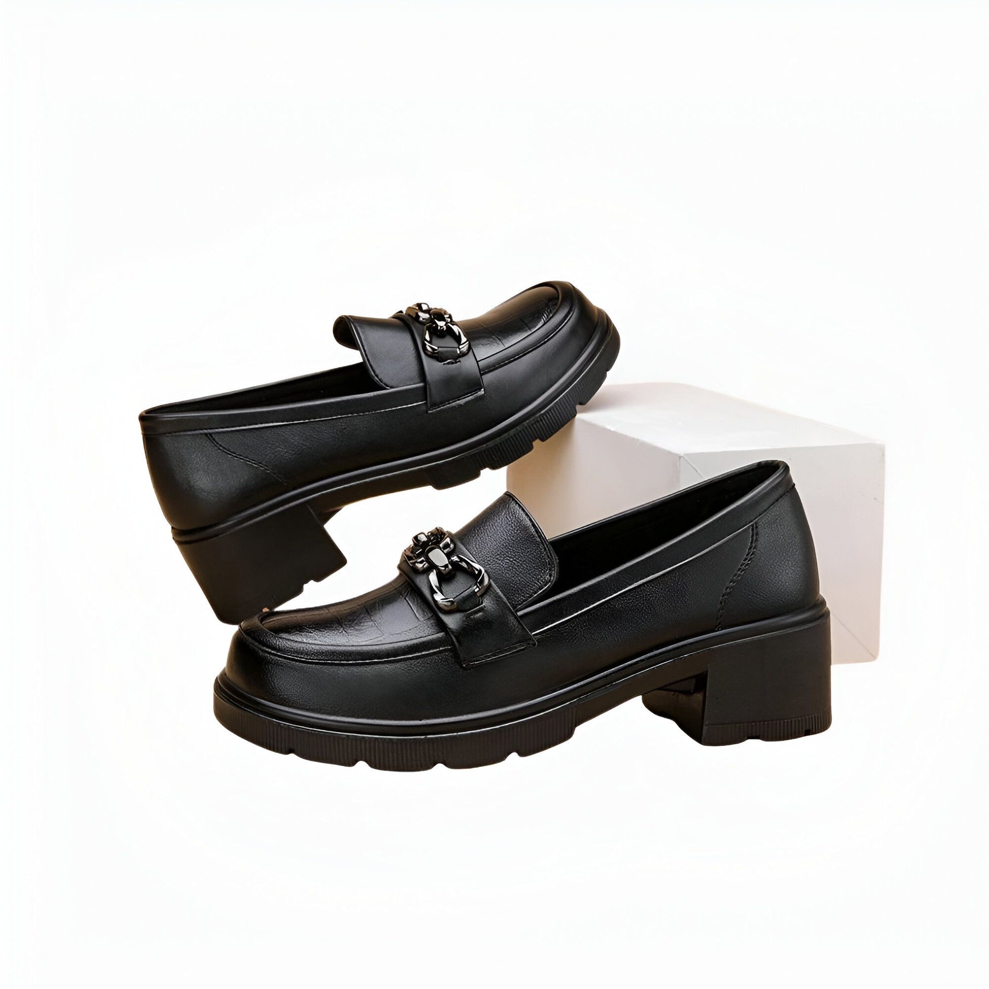 Nova Mocassins Femme Noir Talons Carrés Mors Argentés