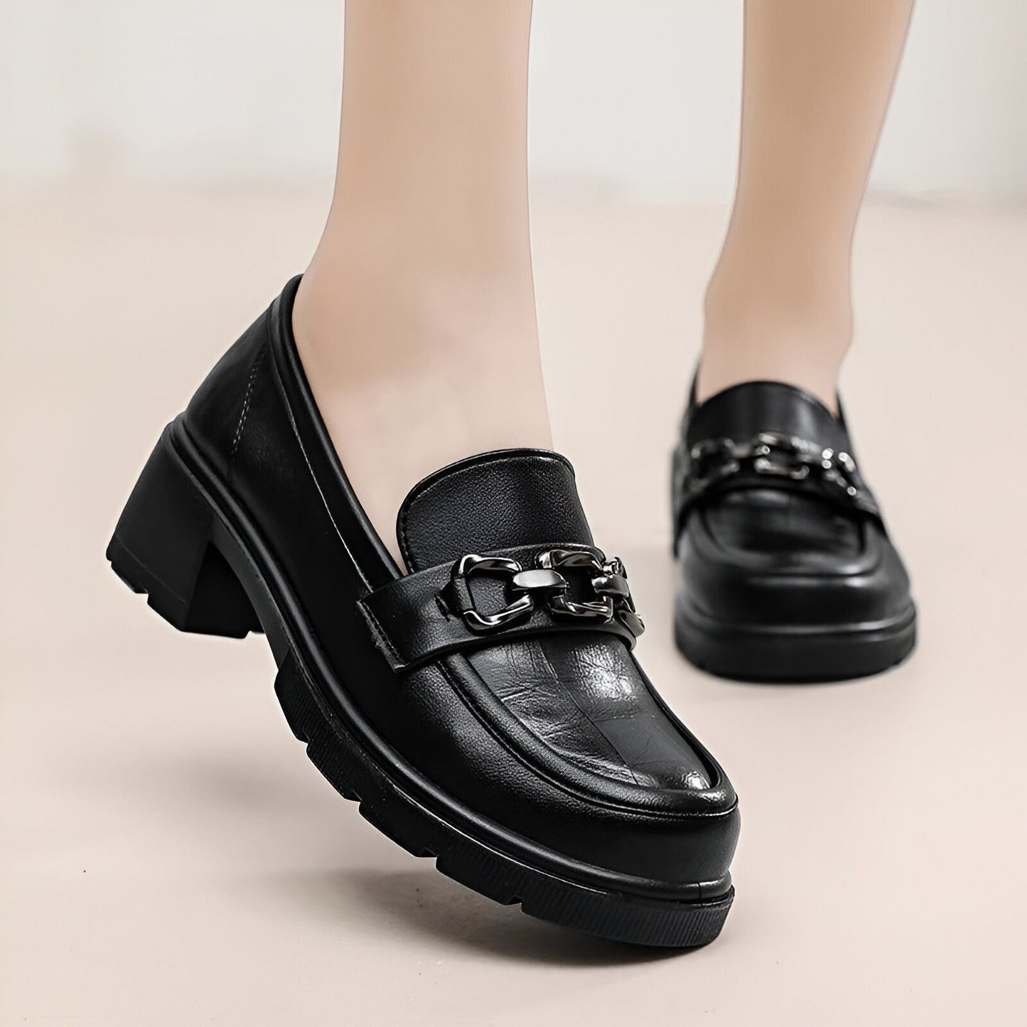 Nova Mocassins Femme Noir Talons Carrés Mors Argentés