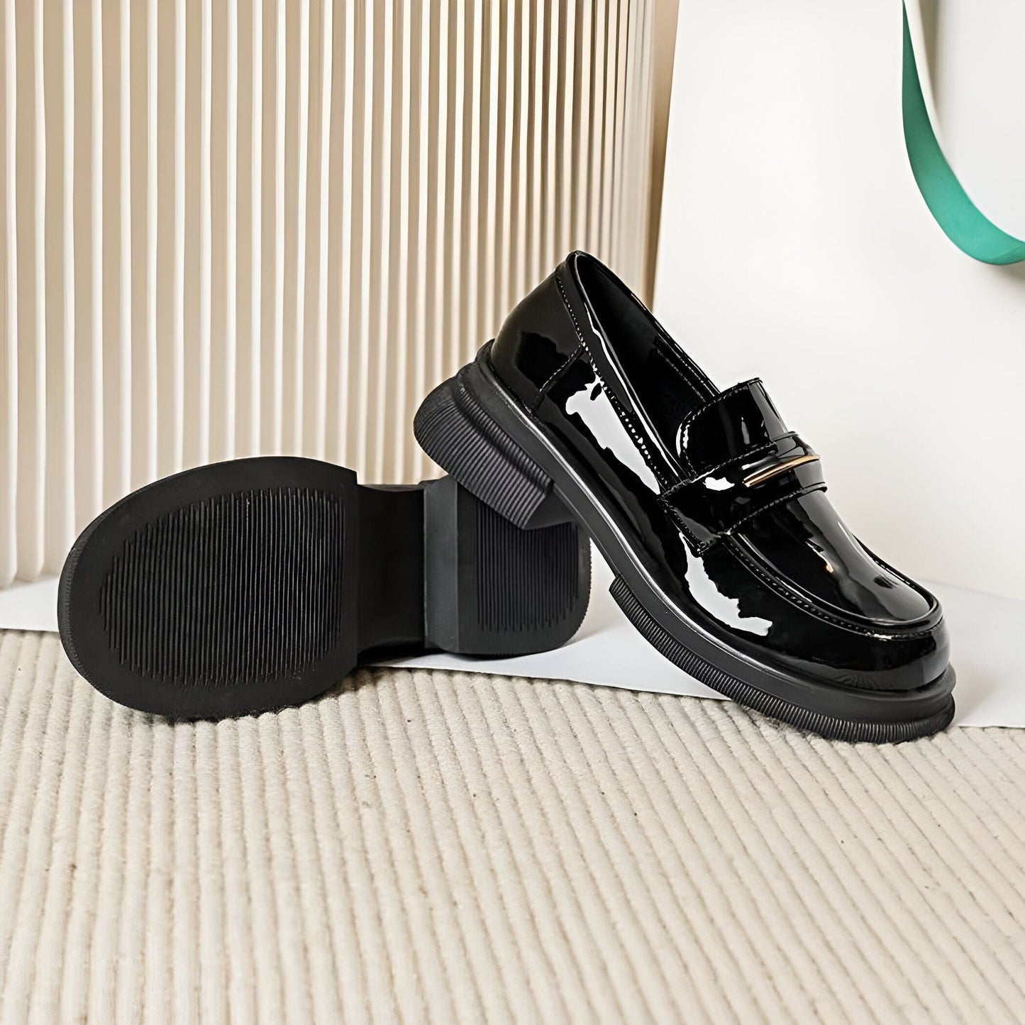 Vivo Mocassins Femme Noirs Vernis Synthétique Élégants