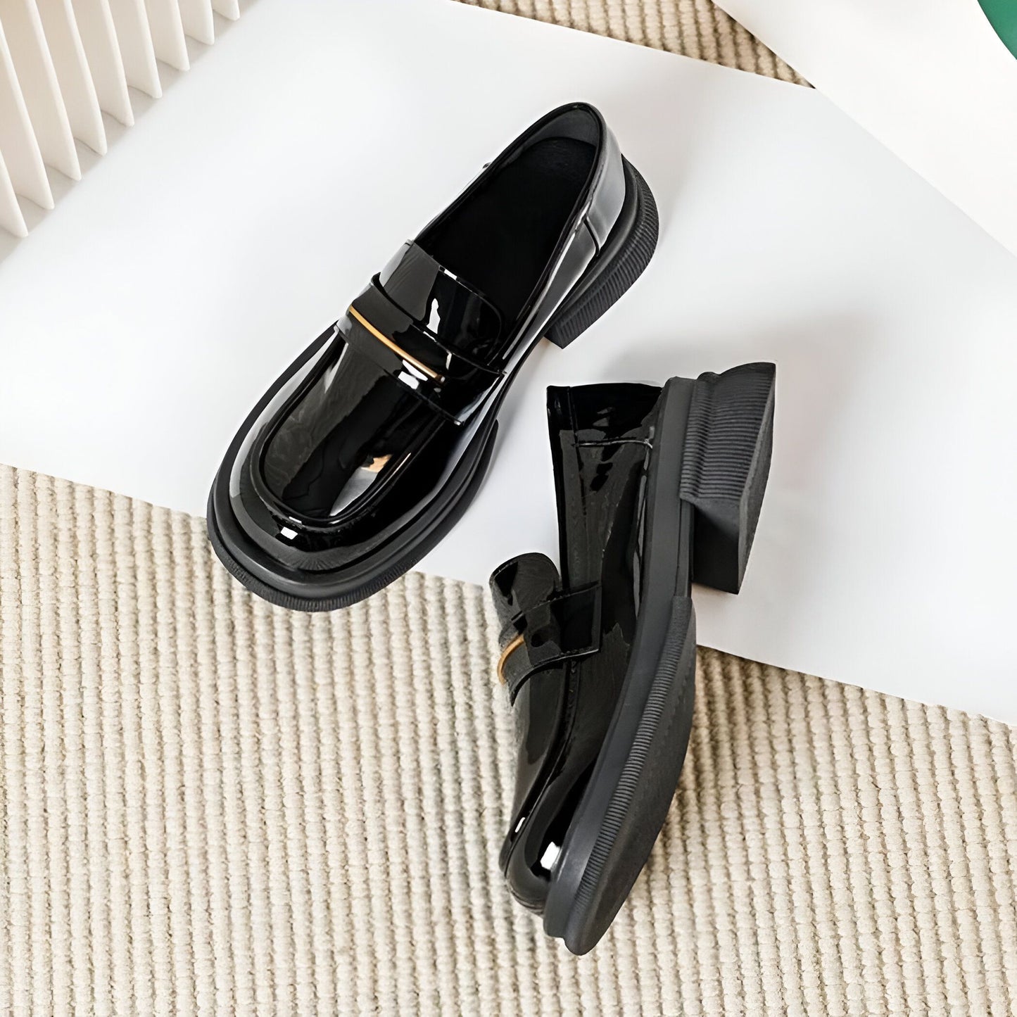 Vivo Mocassins Femme Noirs Vernis Synthétique Élégants
