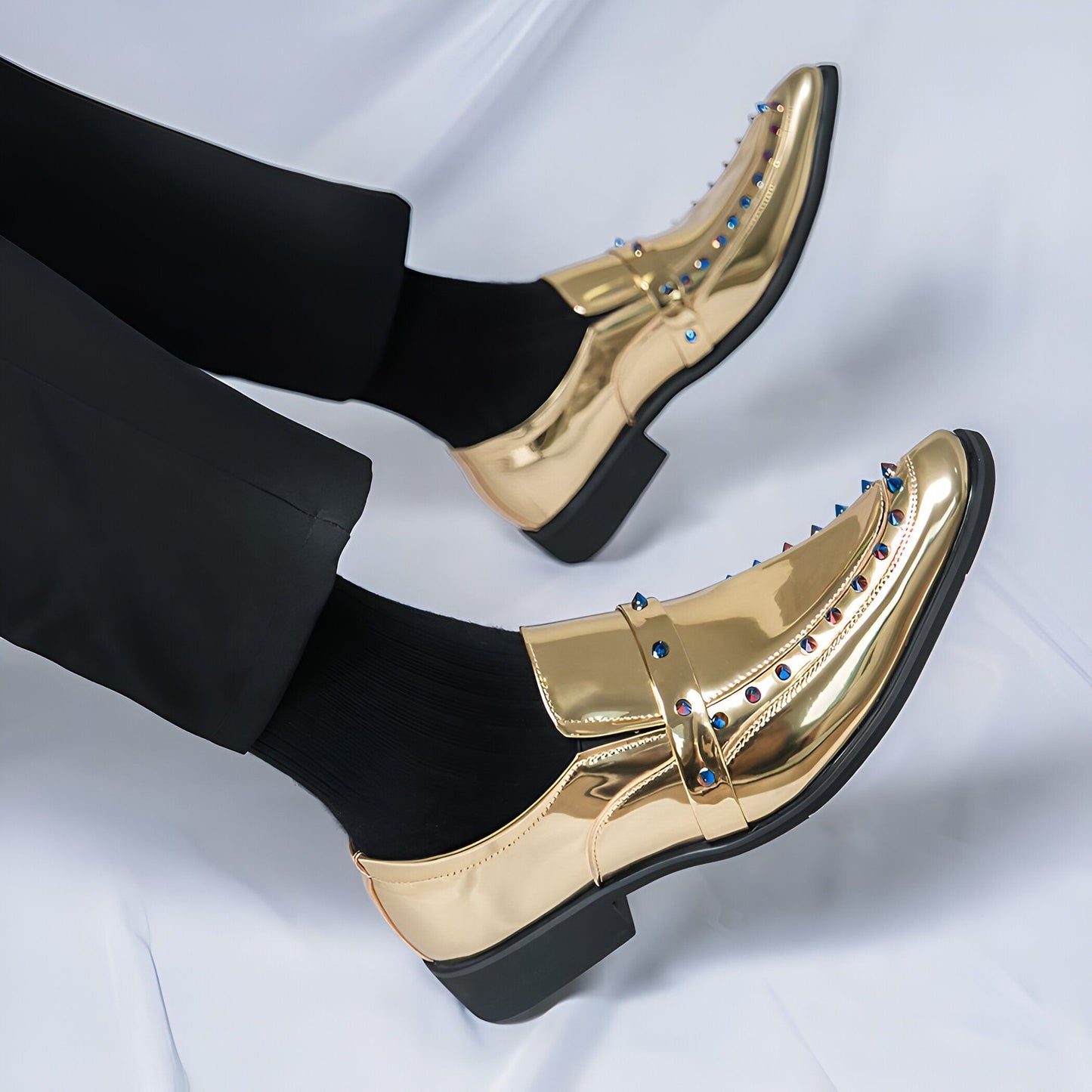 Luxe Mocassins Homme Dorés – Clous Détailés Élégants