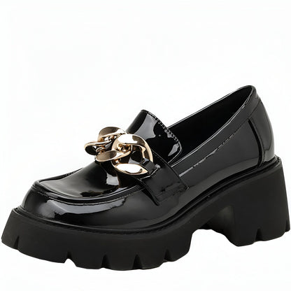 LX Mocassins noirs talons épais cuir verni chaîne dorée