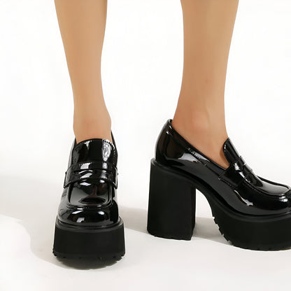 Nova Mocassins noirs à talon épais vernis femme