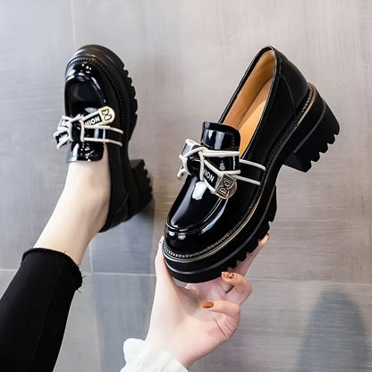 NovaLine Mocassins noirs brillants femme talon épais