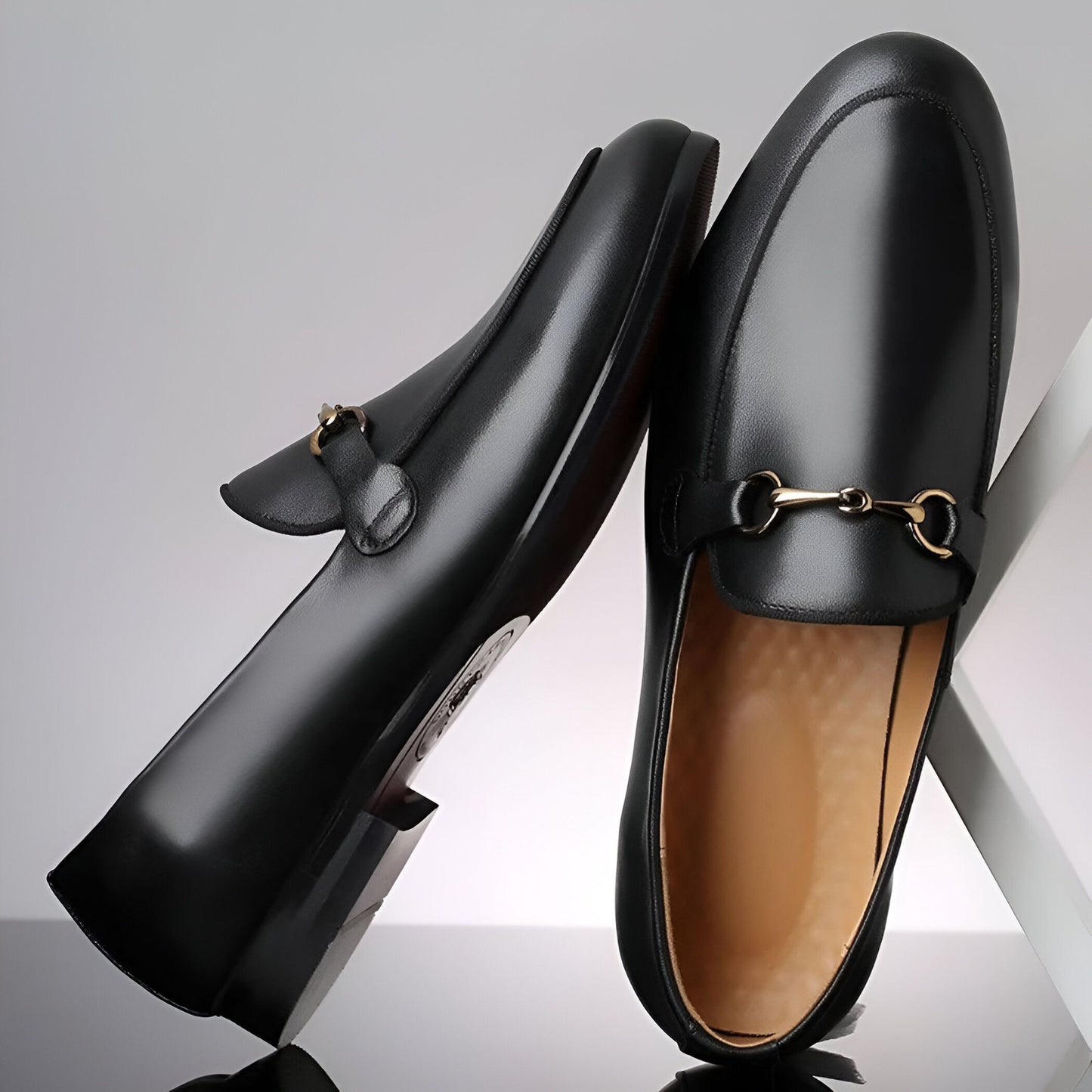 LuxeBrand Mocassins noirs cuir végan boucle dorée