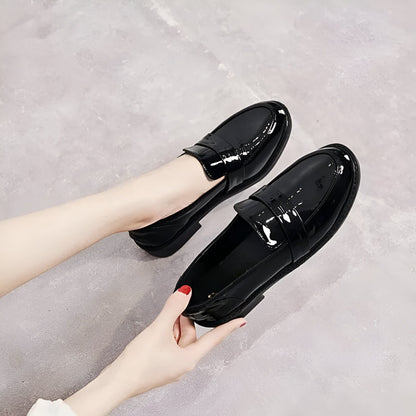 ChicLux Mocassins Noir Talons Carrés Femme Style Preppy