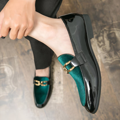 Luxe Mocassins: Noirs Vernis Velours Doré Élégants