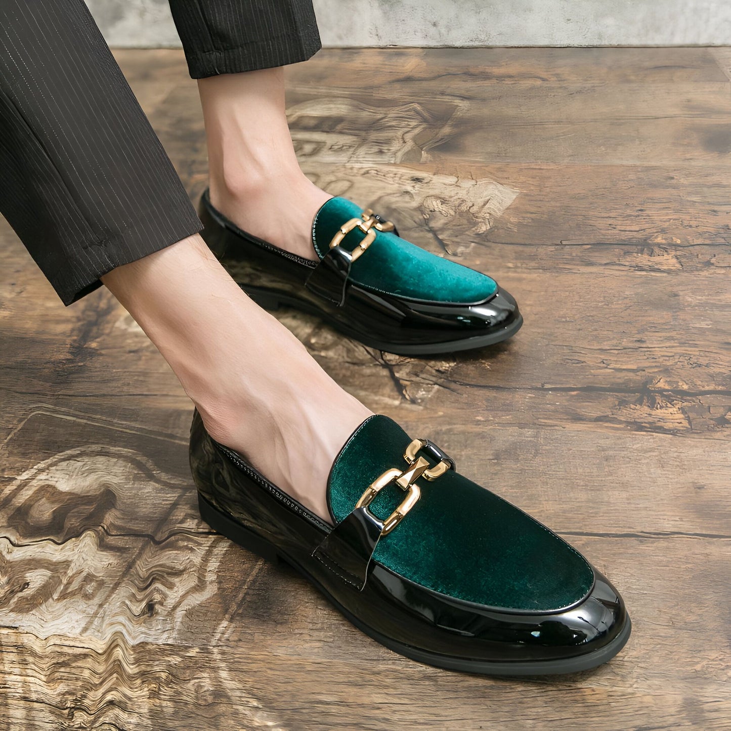 Luxe Mocassins: Noirs Vernis Velours Doré Élégants