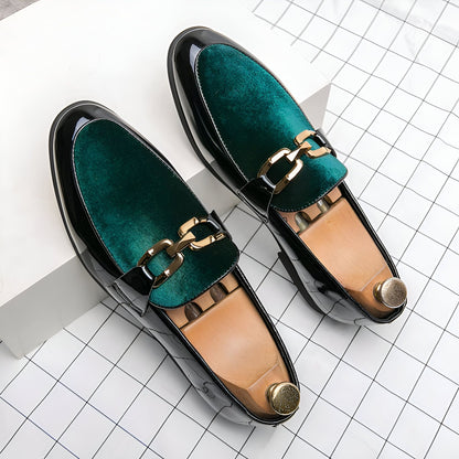 Luxe Mocassins: Noirs Vernis Velours Doré Élégants