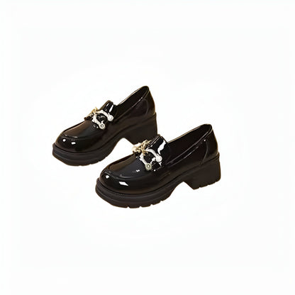 LuxePieds Mocassins noirs vernis femme – détails dorés