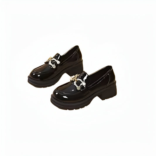 LuxePieds Mocassins noirs vernis femme – détails dorés