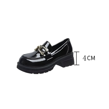 LuxePieds Mocassins noirs vernis femme – détails dorés