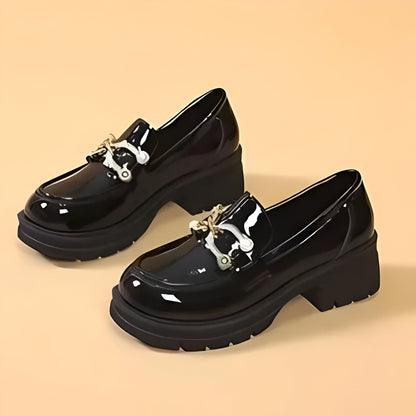 LuxePieds Mocassins noirs vernis femme – détails dorés
