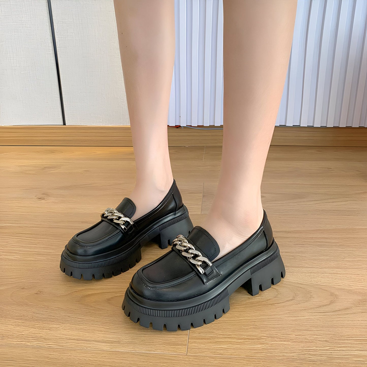 Nova Mocassins Plateforme Femme Noir Chaîne Argentée