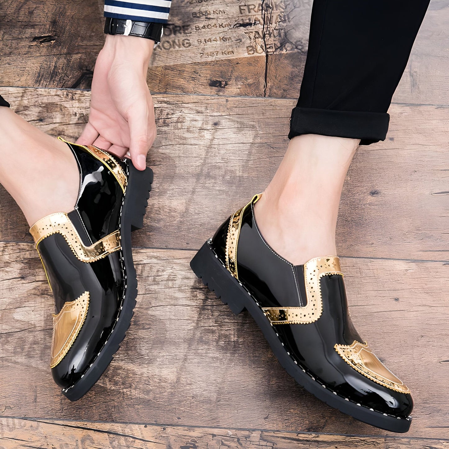 Mocassins Homme Vernis Noir Doré Élégant — Signature